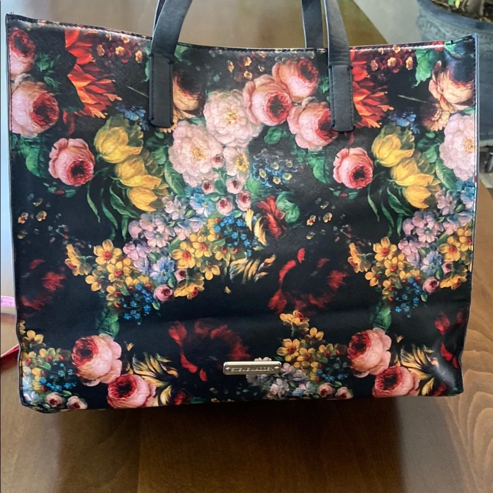 Exquisite Floral Black Tote Bag - Picture 10 of 15